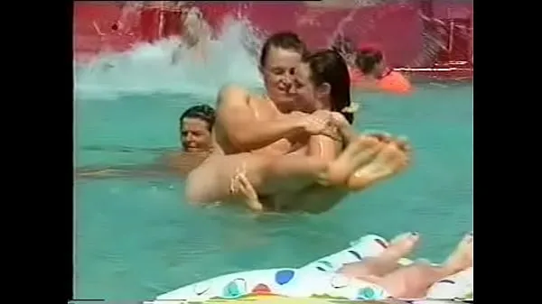 Büyük naked fun in pool toplam Video