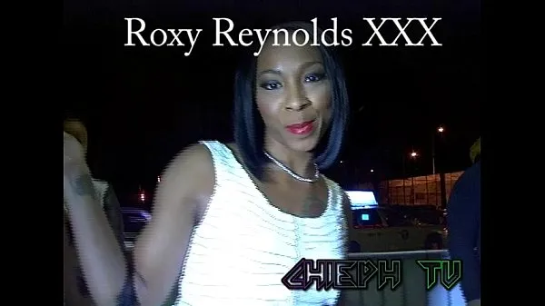 Grote Porn Star ROXY RENOLDS Shows us the Goodies Sub 0 World Uncut video's in totaal