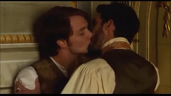 Àlex Batllori naked and gay kiss (Stella Cadente Total Video yang besar