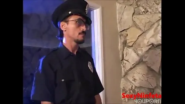 Cop gives teenage girl his big stick Total Video yang besar