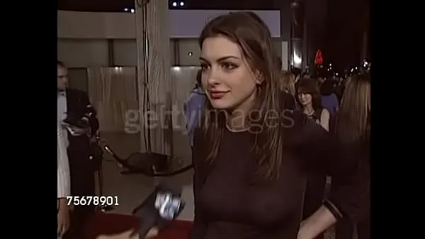 Store Anne Hathaway in her infamous see-through top videoer i alt