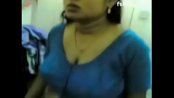 Veľký celkový počet videí: Amateur Indian Foreplay