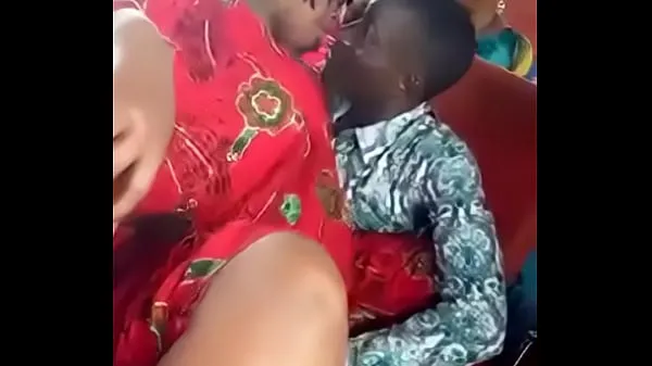 Grote Woman fingered and felt up in Ugandan bus video's in totaal