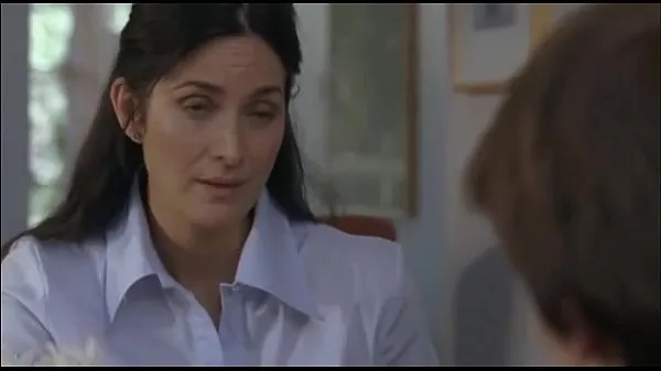 Carrie Anne Moss is fucked by guy who got tempted by her boobs Jumlah Video yang besar