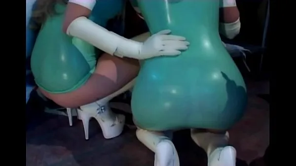 Veľký celkový počet videí: Threesome with nurses in latex lingerie and gloves