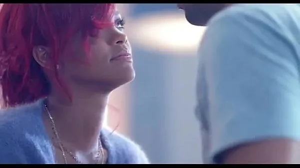 合計 Rihanna - What's My Name ft. Drake 件の大きな動画