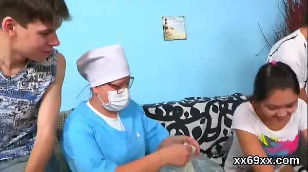 Man assists with hymen physical and drilling of virgin cutie Jumlah Video yang besar