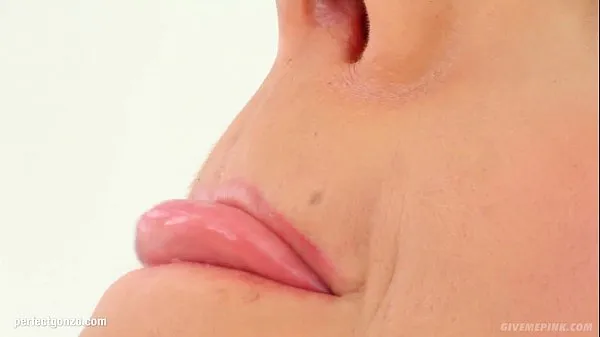 Összesen nagy Hottie Jordan gets herself wet with fingers and masturbation on Give Me Pink videó