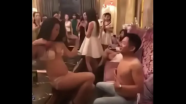 大 Sexy girl in Karaoke in Cambodia 总共 影片