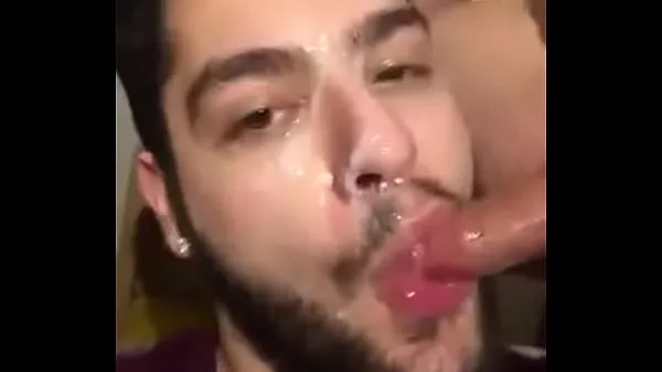 Stora sucking with cum in the face videor totalt