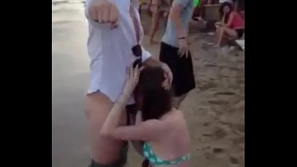 Paying blowjob on the beach Jumlah Video yang besar