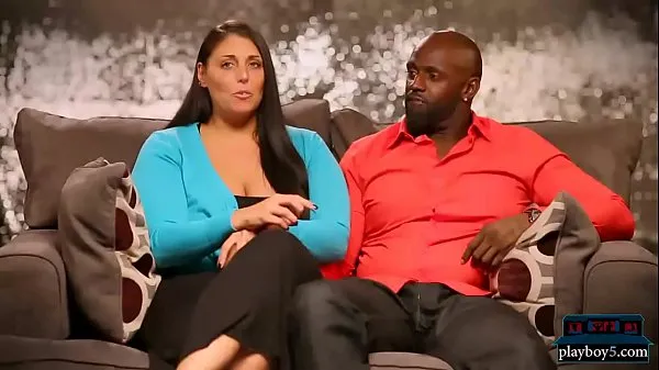 بڑے Interracial amateur couple wants to try a threesome کل ویڈیوز