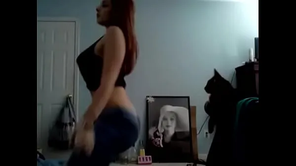 Velikih Millie Acera Twerking my ass while playing with my pussy skupaj videoposnetkov