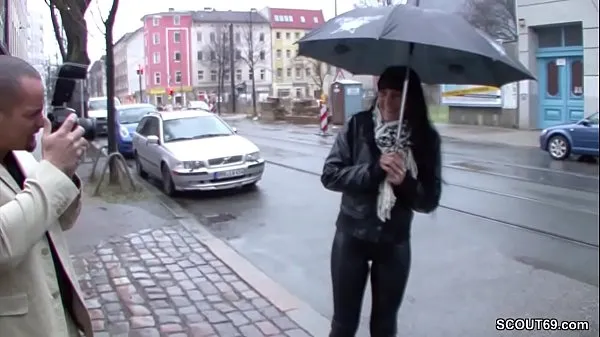 Stora Teeny is approached on the street and fucked for money videor totalt