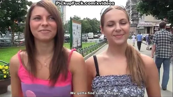 Velikih Two sexy girls in hot outdoor fuck skupaj videoposnetkov