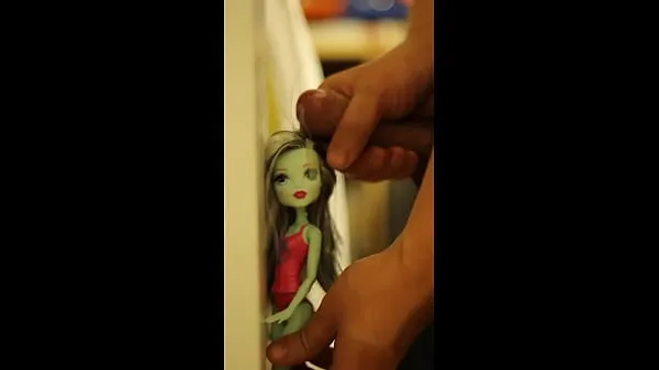 Büyük My STUNNING Frankie Stein doll is ADDICTED to CUM toplam Video