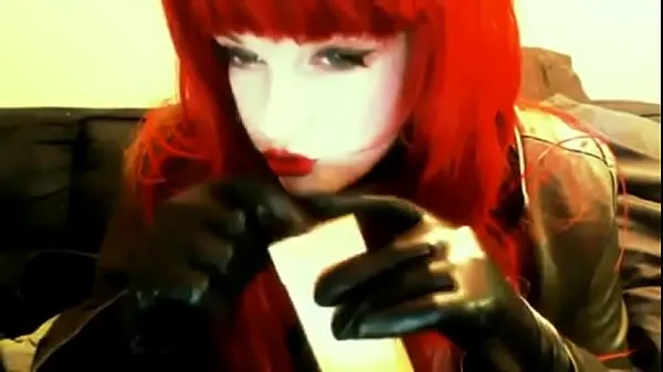 Veľký celkový počet videí: goth redhead smoking