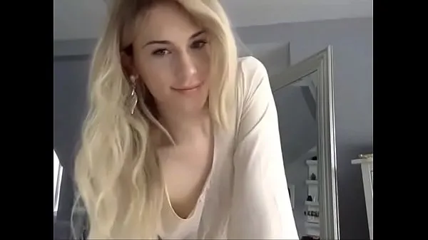 Összesen nagy Cute Blonde TGirl Handles A Butt Plug Toy, live on videó
