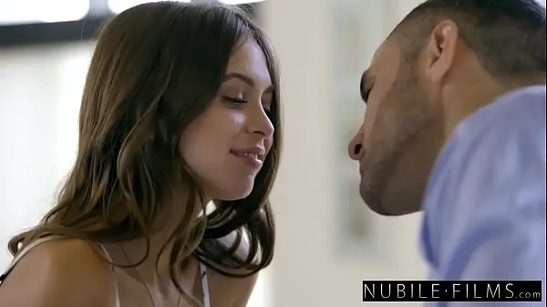 Velikih NubileFilms - Girlfriend Cheats And Squirts On Cock skupaj videoposnetkov