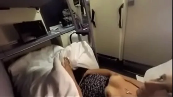 Stora Young Girl in train videor totalt