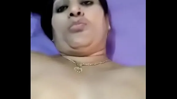 Store Kerala Mallu Aunty secret sex with husband's friend 2 videoer totalt