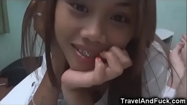 Grote Lucky Tourist with 2 Filipina Teens video's in totaal