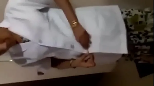 Grote Tamil nurse remove cloths for patients video's in totaal