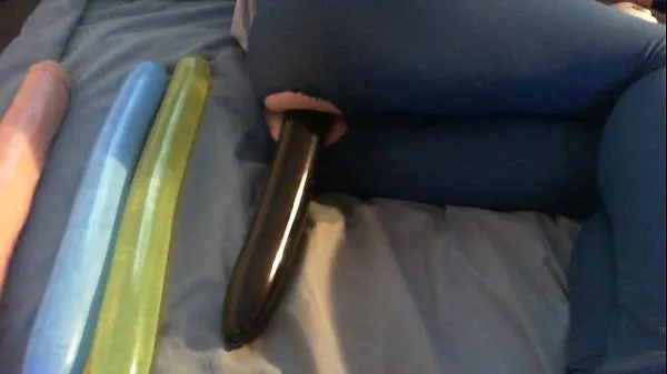 Grote water balloon dildos video's in totaal