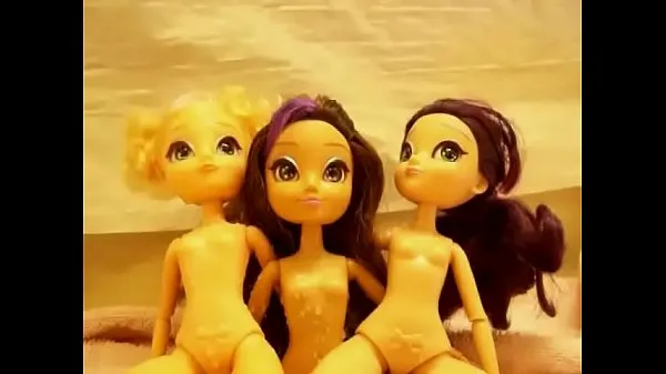 Velikih Dolls Pee Party Movie skupaj videoposnetkov