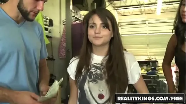 إجمالي Cute teen (Cara Swank) and her friend share a dick for a lil cash - Reality Kings مقاطع فيديو كبيرة