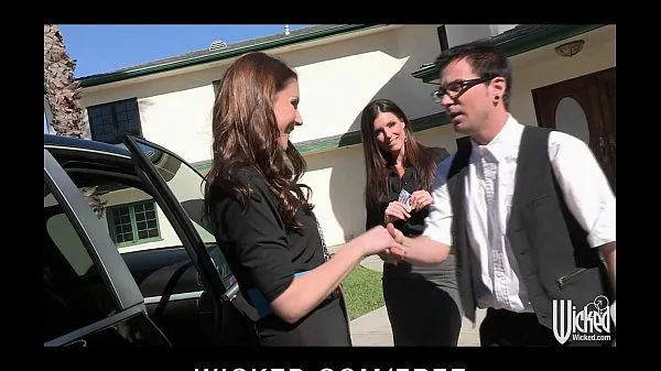 Μεγάλα Pair of sisters bribe their car salesman into a threesome συνολικά βίντεο