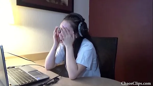 18 year old Lenna Lux masturbating in headphones Total Video yang besar