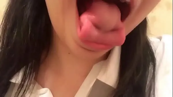 Μεγάλα Japanese girl showing crazy tongue skills συνολικά βίντεο