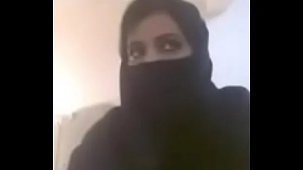 Duża Muslim hot milf expose her boobs in videocall suma filmów