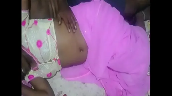 Suuret Desi hot pink saree aunty fleshy navel kissing videot yhteensä