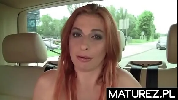 Velikih Polish milf - Sex in the car with a redhead mom skupaj videoposnetkov