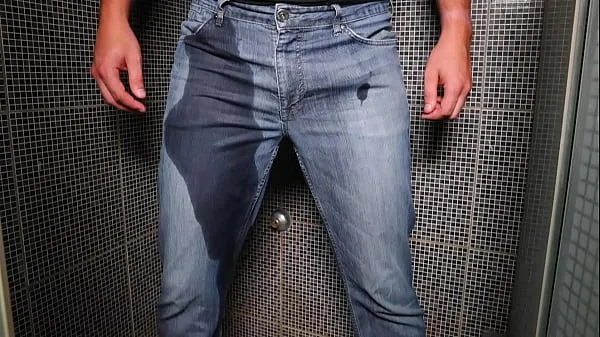 Duża Guy pee inside his jeans and cumshot on end suma filmów