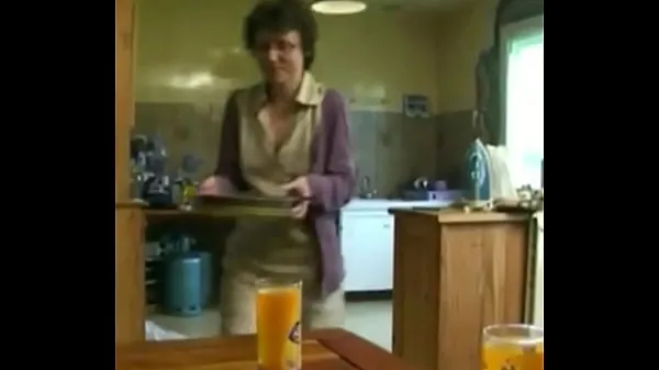Velká videa (celkem a housewife banged in the kitchen)