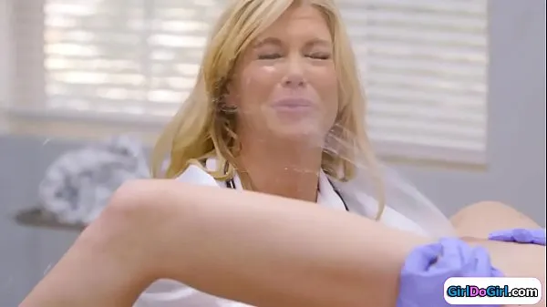 Big Unaware doctor gets squirted in her face total Videos