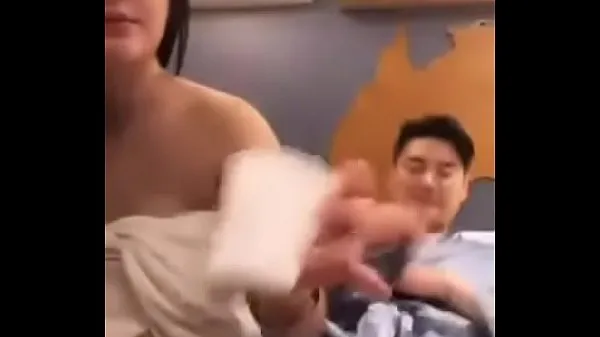 Grote Secret group live. Nong Aom. Big tits girl calls her husband to fuck the show video's in totaal