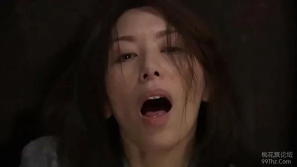 Grandes Japanese wife masturbating when catching two strangers vídeos en total