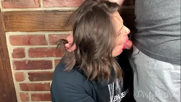 大 Facefucking a youtuber with pulsating cumshot in her mouth 总共 影片
