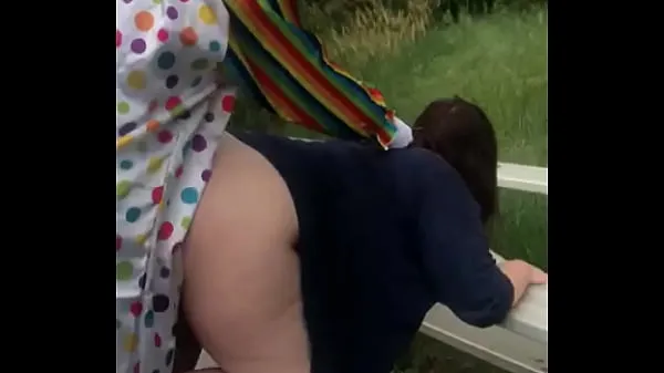 Grote Gibby The Clown fucks pawg in daylight video's in totaal