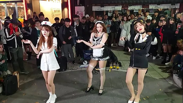 Grote Public account [喵泡] Korean girl street maids and nurses are sexy and dancing non-stop video's in totaal