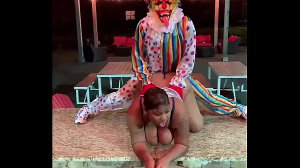 Stora Gibby The Clown invents new sex position called “The Spider-Man videor totalt