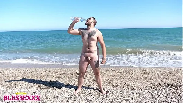 Grote Straight male walking along the nude beach - Magic Javi video's in totaal