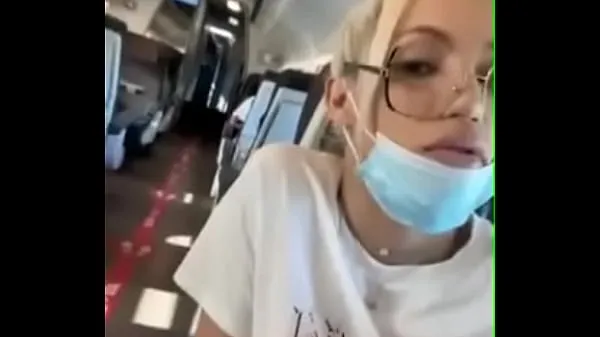 Suuret Blonde shows his cock on the plane videot yhteensä