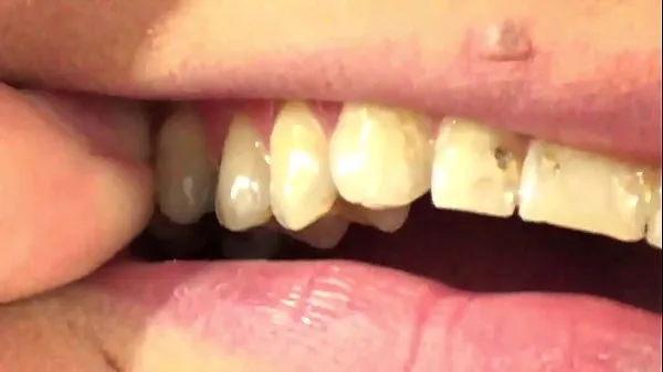 Veľký celkový počet videí: Mouth Vore Close Up Of Fifi Foxx Eating Gummy Bears