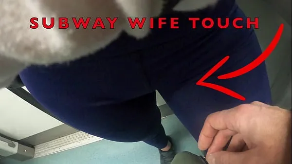 Duża My Wife Let Older Unknown Man to Touch her Pussy Lips Over her Spandex Leggings in Subway suma filmów