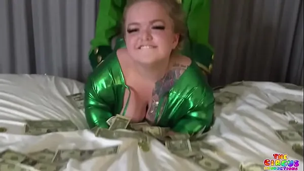 Grote Fucking a Leprechaun on Saint Patrick’s day video's in totaal